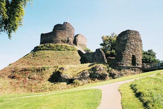 Launceston - the castle - geograph.org.uk - 571477