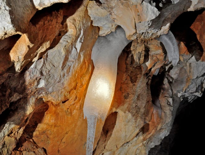 Angerberg, Hundalm Eis- und Tropfsteinhöhle