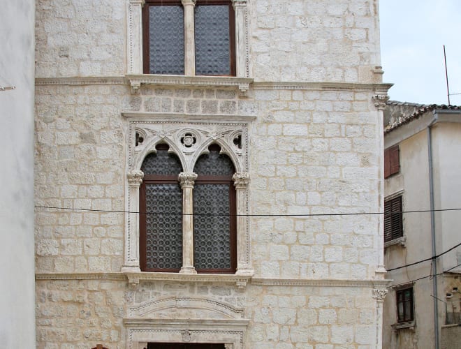 Cres (Insel Cres), Arsan-Palast