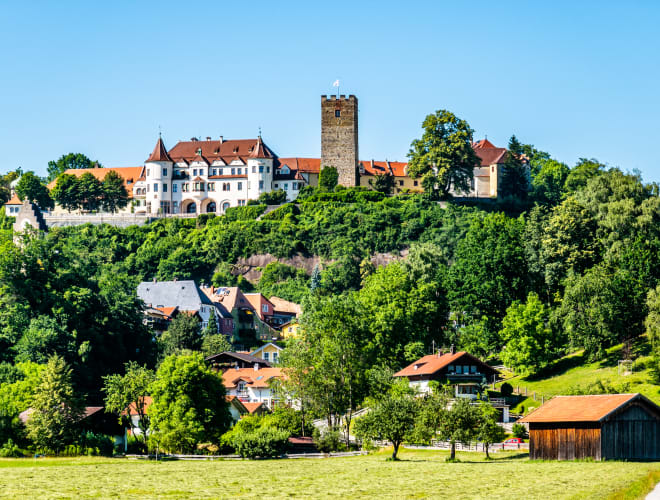 Schloss Neubeuern, Neubeuern Infos, Preise und mehr ADAC Maps