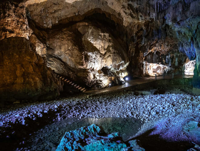 Pastena, Grotte di Pastena
