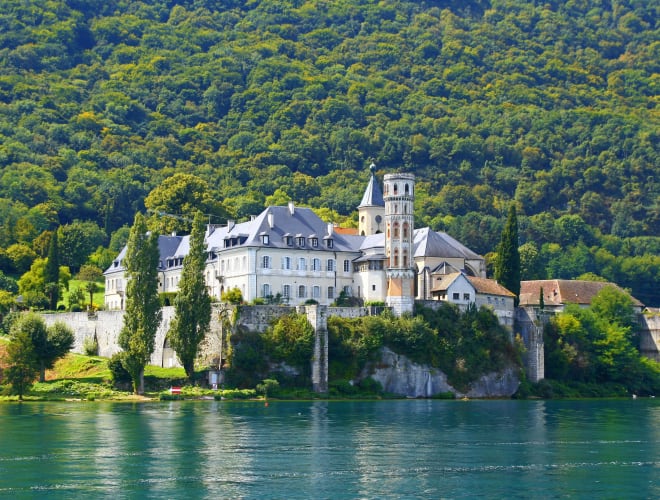 Saint-Pierre de Curtille, Abbaye d'Hautecombe