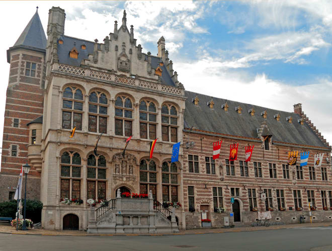 Zoutleeuw, De Lakenhalle