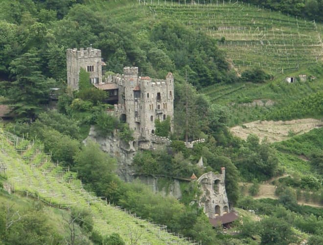 Brunnenburg Infos, Preise und mehr ADAC Maps