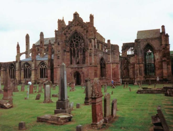 Melrose, Melrose Abbey
