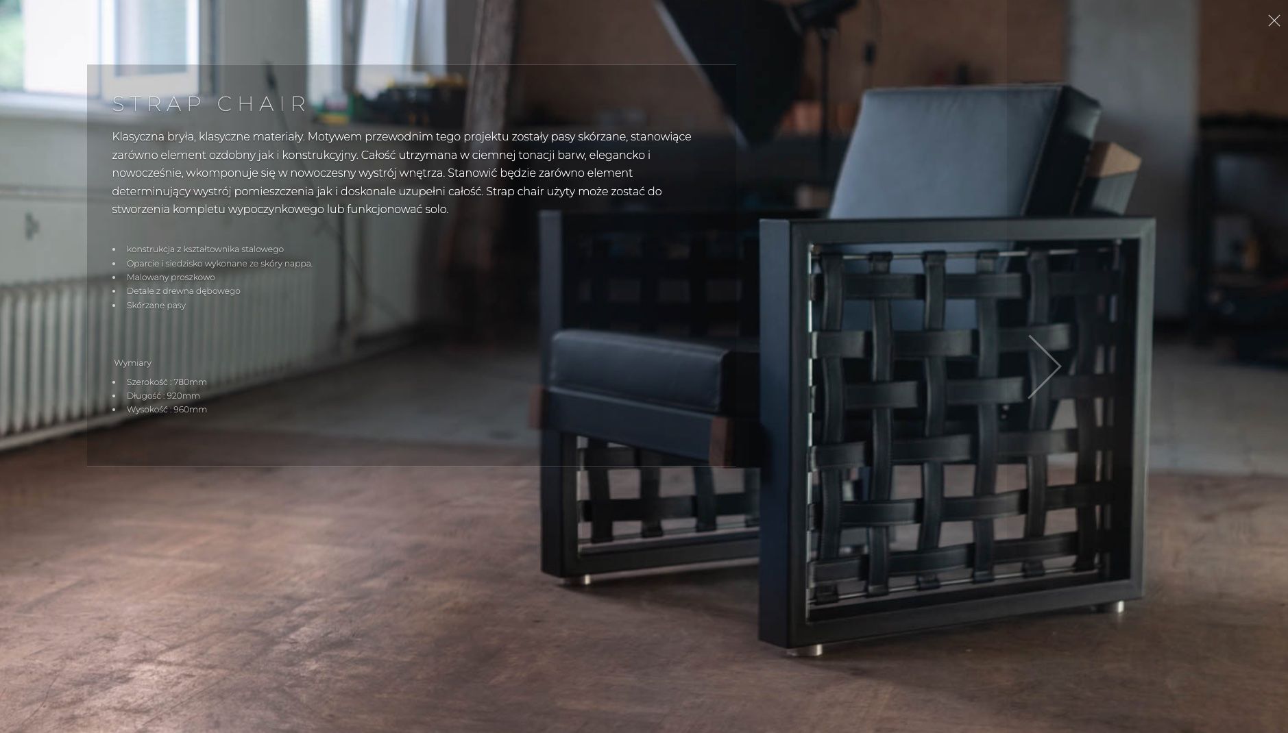 Eleganckie krzesło StrapChair Back2Roots z czarnym siedziskiem – fotografia produktowa autorstwa Zbigniewa Adama Karskiego