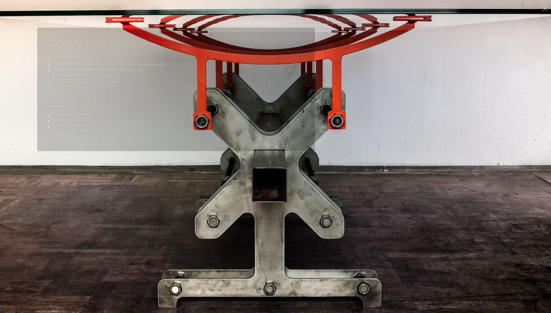 Nowoczesny stół BoltTable Back2Roots z metalowymi nogami – produktowa fotografia Zbigniewa Adama Karskiego