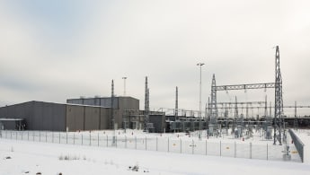 Vinterbild på en omriktarstation, tillhörande elledningen "Nordbalt".