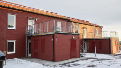 Närbild på de nya radhusen i Strängsnäs byggda enligt NCC:s Design Duo-koncept.