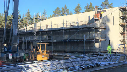 Byggställningar vid vattenverkshus i Kristianstad.