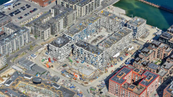 Flygfoto över pågående byggnadsarbete på Kronløbsøen i Köpenhamn.