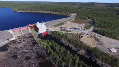 Flygbild över Rengård vattenkraftverk i Skellefteå. Foto: Mattias Holmgren, NCC.