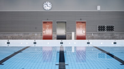 Simhall med bassäng i Timrå.