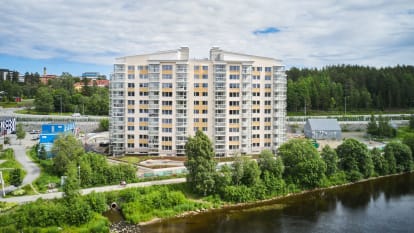 Ett av de nybyggda höghusen i Öbacka Strand, Umeå
