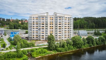 Ett av de nybyggda höghusen i Öbacka Strand, Umeå