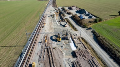 Flygfoto över spårarbete vid Flackarp, Skåne.