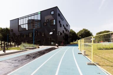 Blå asfalt - Bellahøj Skole