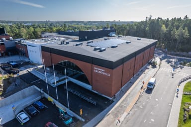 Rakentaminen keskellä toimivaa kampusta edellytti tarkkaa suunnittelua, sujuvaa yhteistyötä ja työmaan logistiikan huolellista yhteensovittamista.