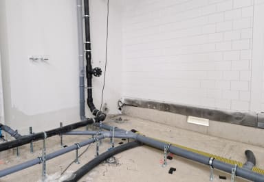 Maalämpöputkia A-lohko