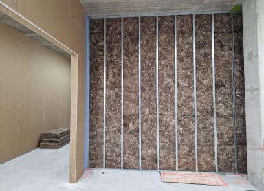 Villaa väliseinässä 2. krs