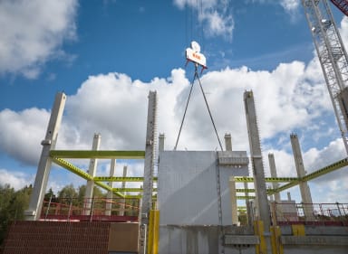 NCC:n työmaalla Espoon Kivenlahdessa työt jatkuvat aikataulussaan ja jokaisella lohkolla on toimintaa