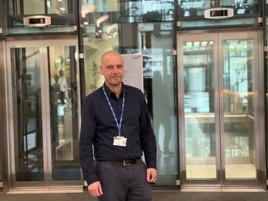“Kun yllä  ja kunnossapitoa tehdään suunnitelmallisesti, kokonaisuutta voidaan ohjata pitkäjänteisesti ja opitaan ennakoimaan myös sellaisia asioita, jotka eivät näy heti. Se on elinkaarimallin ydin”, summaa NCC:n elinkaari- ja ylläpitotiimin kiinteistöpäällikkö Toni Engman.