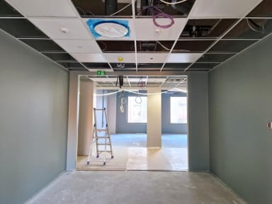 A-lohko maalattuja seiniä