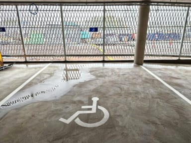 Yleiskuvaa parkkitalosta