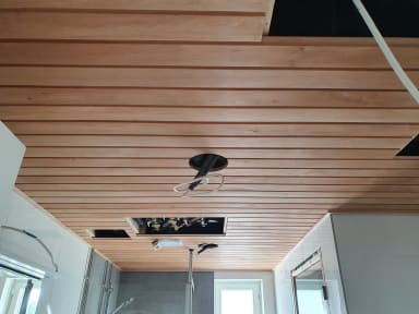 A Muusa kylppärin kattopaneeli