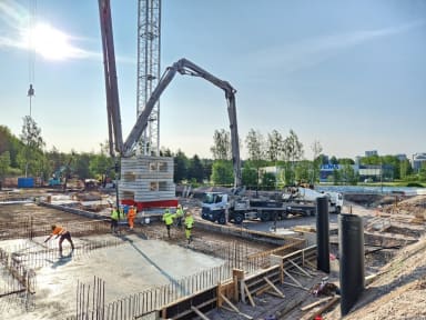 Paalulaatan valu pumpulla