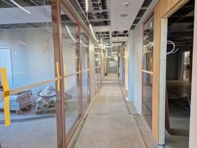 A-lohko puulasiseinät asennettuina