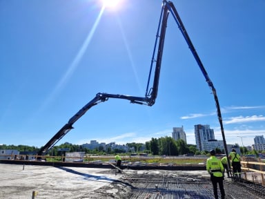 Parkkihalli laatan valu