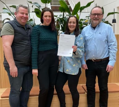 KMA-leder på UDK03 Roger Pettersen, miljørådgiver på UDK03 Hilde Alida Hammer, leder for miljø og bærekraft Kayleigh Smith og prosjektleder på UDK03 Thorfinn Haugo er fornøyde over å ha oppnådd Excellent på BREEAM på prosjektet. der på UDK03
