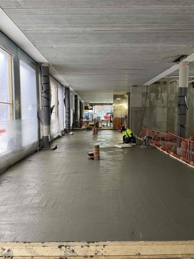 B-talon safedrying-laatan viimeinen kerros valussa.