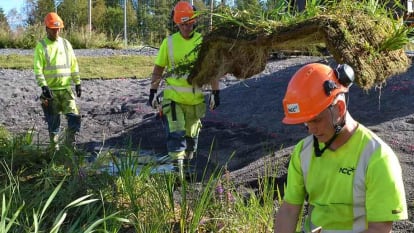 Bygget av en dagvattenreservoar pågår. Några NCC-medarbetare syns i bilden.