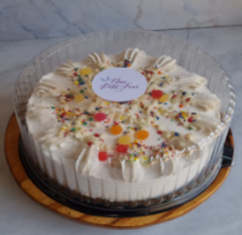 Moist Vanilla Cake with a Vanilla Buttercream Frosting  23 cm (16 slices)