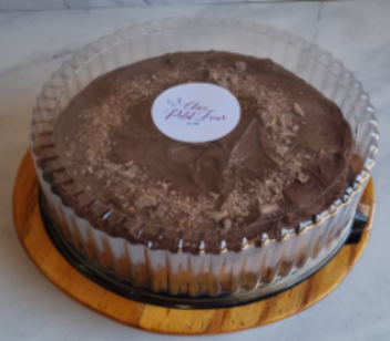 Moist Chocolate Cake with a Chocolate Buttercream Frosting 23 cm (16 slices)