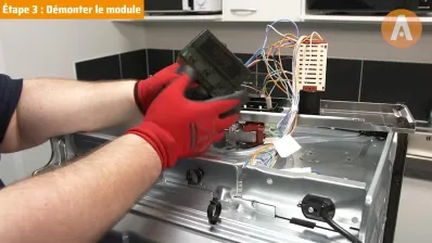 Comment changer la carte électronique de commande d'un four ?