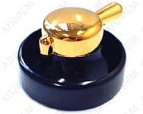 Botón negro y dorado