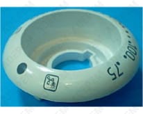 Grande colletto con bottoni bianchi da forno