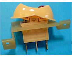 Interruttore giallo a 3 pin con LED rosso image