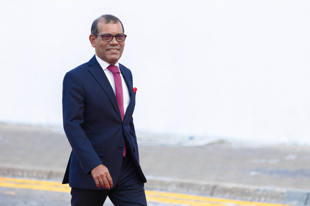 Hulaasaakoh Iyye: Iran Safeeruge Suvaaleh Nasheed ah