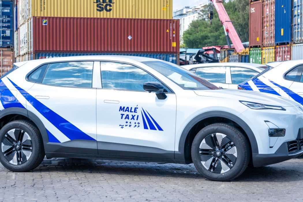 Sarukaaru Taxi Line ge Car thah Genesfi, Hidhumai Fashan 6 Dhuvas