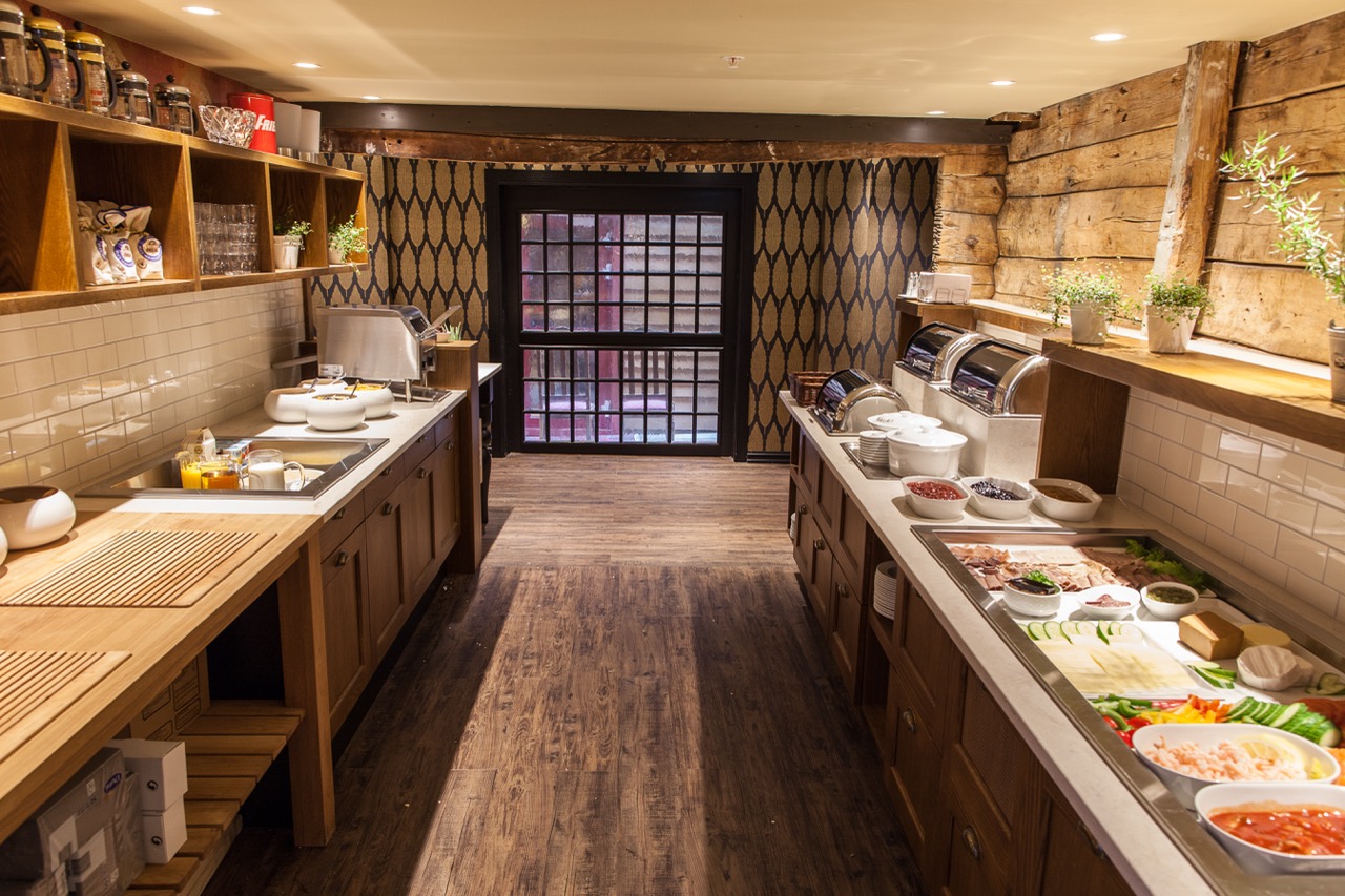 Breakfast room with timber walls
