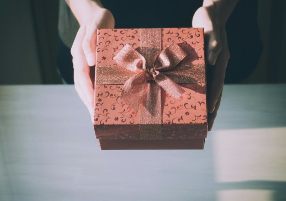 10 ideas de regalo para amigo invisible: ¡Sorprende a tus amigos! 🎁