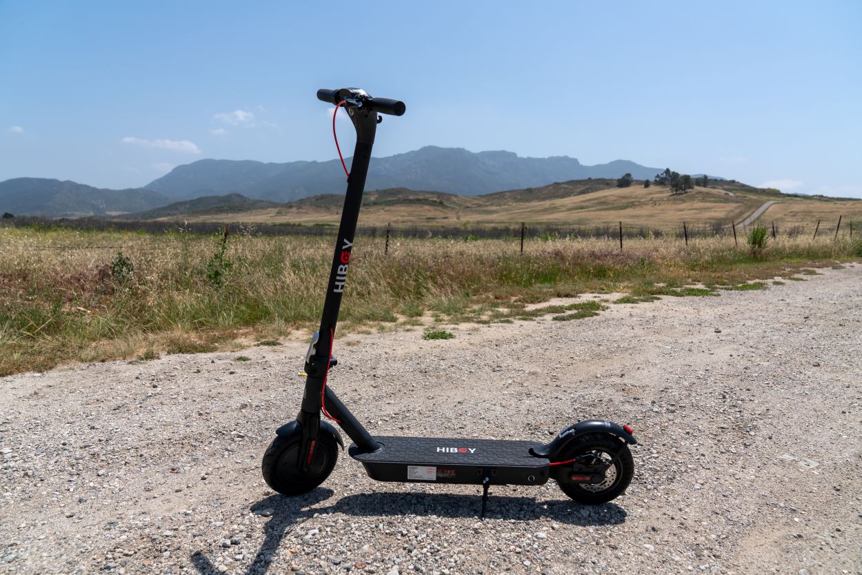 Terenowe hulajnogi elektryczne. Którą hulajnogę wybrać na offroad?
