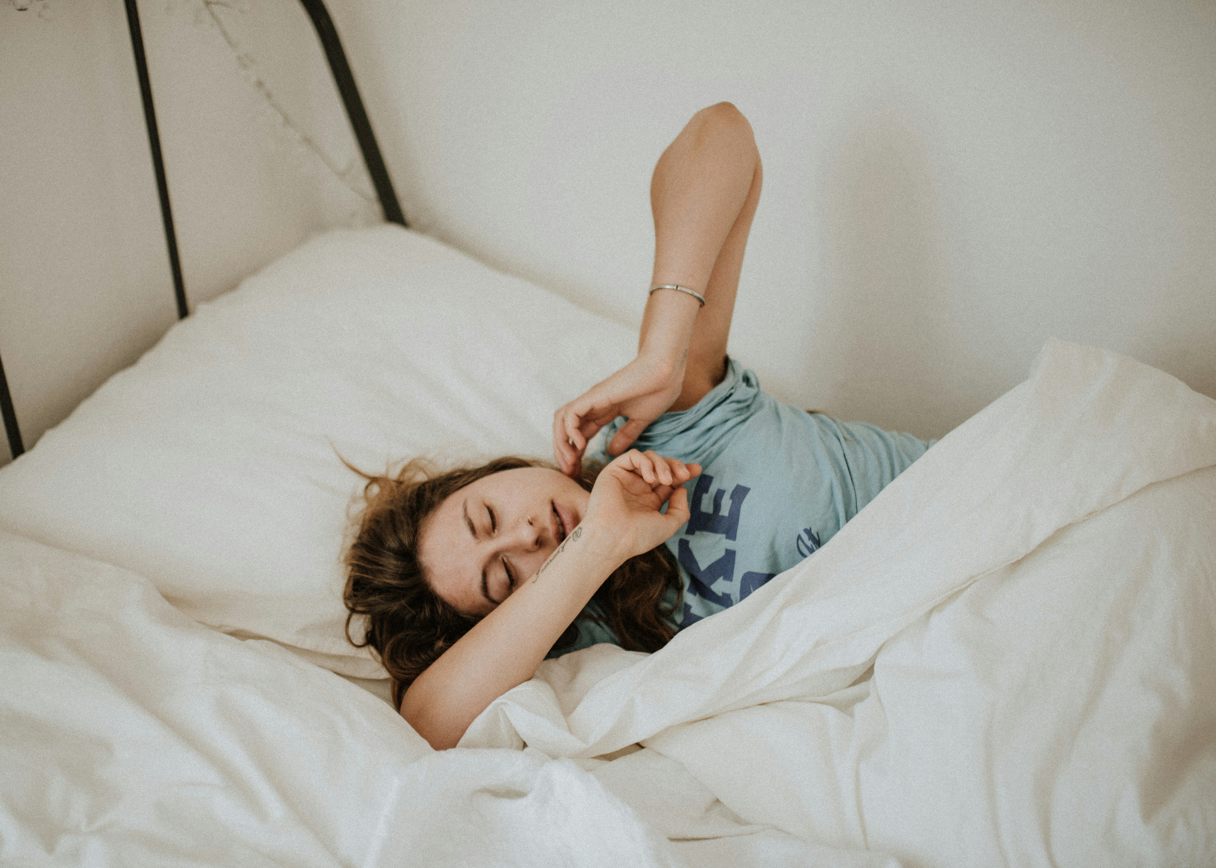 Kołdry obciążeniowe: dlaczego warto je wybrać i jak wpływają na nasze zdrowie?🛏️
