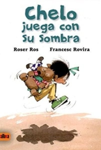 Chelo juega con su sombra