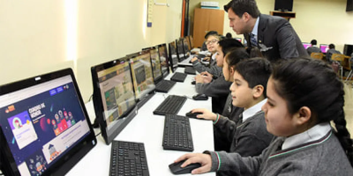 Cívicamente llega a los Colegios Municipales de Punta Arenas para fortalecer la Educación Cívica y la Responsabilidad Ciudadana Cívicamente llega a los Colegios Municipales de Punta Arenas para fortalecer la Educación Cívica y la Responsabilidad Ciudadana