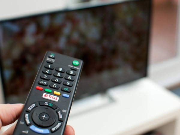 Suspenso, risas y... zombies trae Netflix para este abril